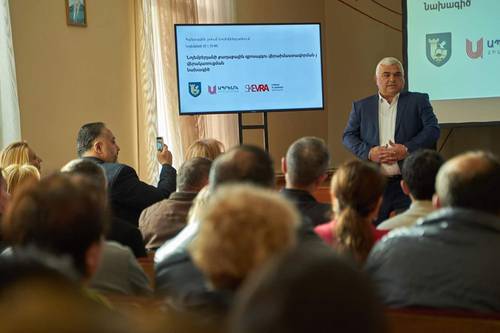 Նոյեմբերյանի համայնքային զբոսայգու և հարակից հրապարակի վերակառուցման և բարեկարգման նախագծի վերաբերյալ Նոյեմբերյանում տեղի են ունեցել հանրային լսումներ