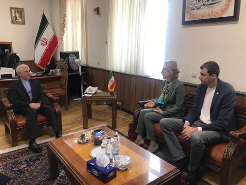 «Ապրելու երկիր» կուսակցության նախագահ Մանե Թանդիլյանն ու համահիմնադիր Մեսրոպ Առաքելյանն այսօր հանդիպել են Հայաստանում Իրանի դեսպանին