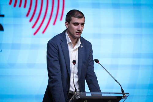 Մենք պարտավոր ենք դադարել լաց լինել․ մենք կարող ենք ունենալ հզոր պետություն, որտեղ ապրելը լինելու է երջանկություն․ Մեսրոպ Առաքելյան