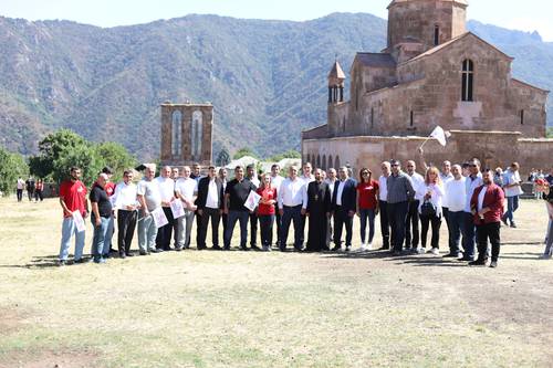 «Ապրելու երկիր» կուսակցության թիմը Օձունում է (Լուսանկարներ)