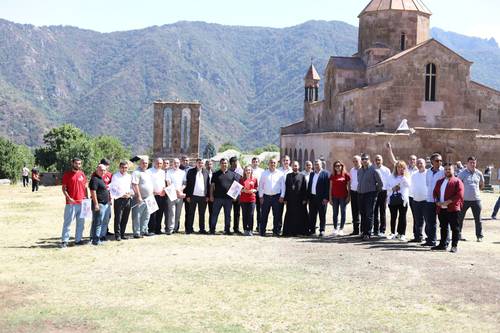 Արկադի Թամազյանն իր թիմով Օձունում է (Տեսանյութ)